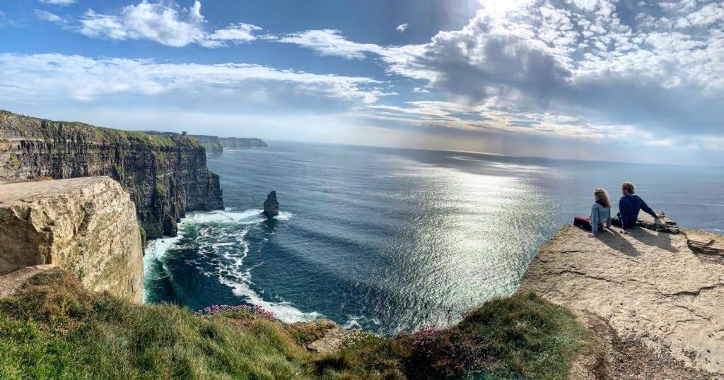 Lahinch -Beach -Surf- Hostel Екстер'єр фото