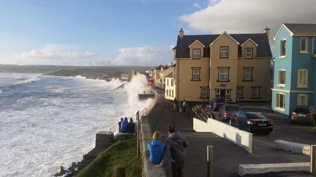 Lahinch -Beach -Surf- Hostel Екстер'єр фото